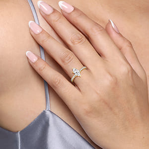  Selena Gomez Marquise Cut