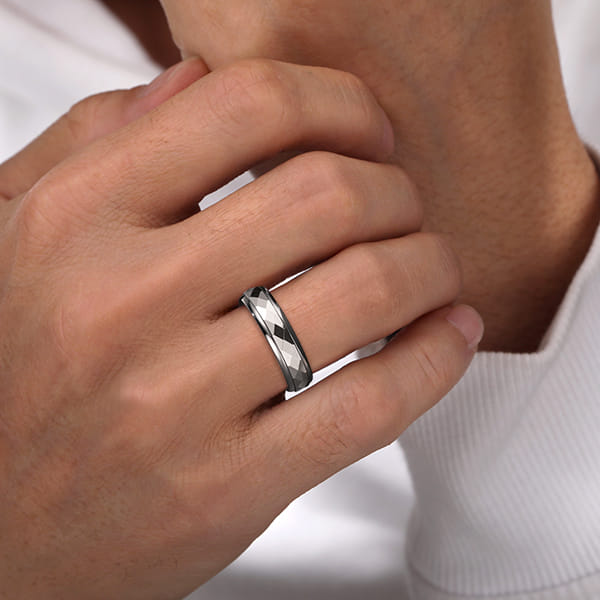 Men’s Engagement Rings