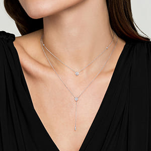 How to untangle necklaces