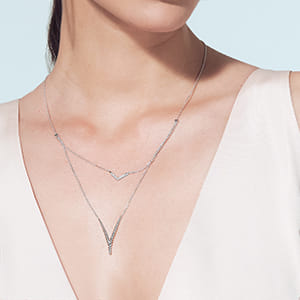 How to untangle necklaces