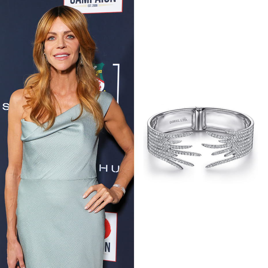 Kaitlin Olson attended the 18th Annual Go Gala, wearing a Gabriel & Co. split fan diamond bangle in 18K White Gold.