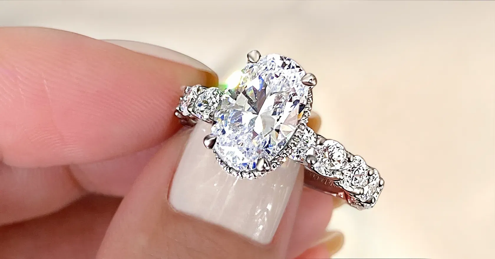 The Royal Appearance of Oval Halo Engagement Rings
