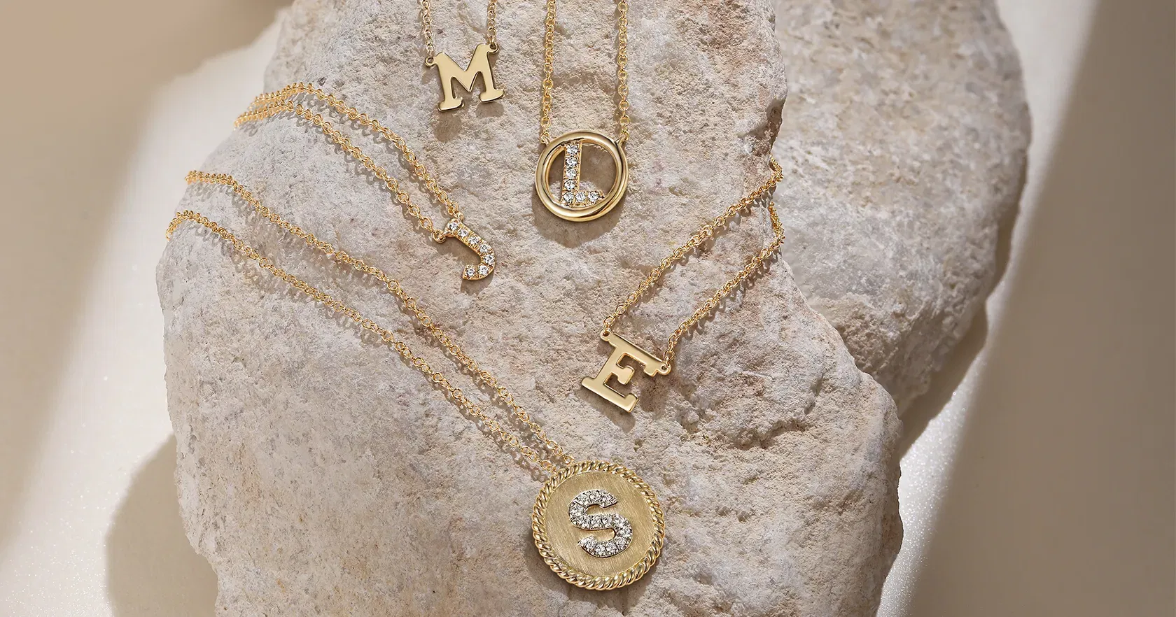 What Makes an Initial Necklace a Classic Gift Choice?