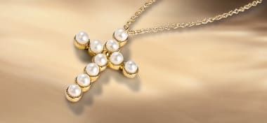 10 Stylish Gold Cross Necklaces You Can Gift Yourself This Holiday Season
