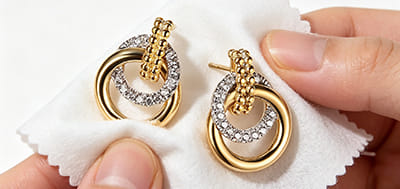 How to Clean Diamond Earrings