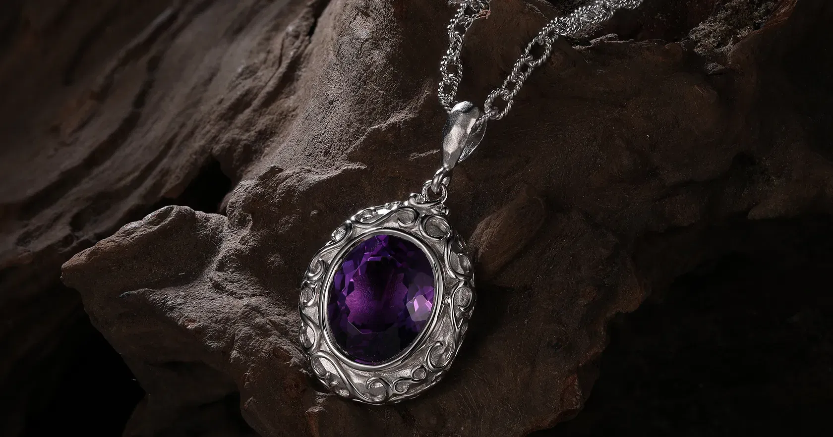 The Sparkling Glamour of An Amethyst Necklace